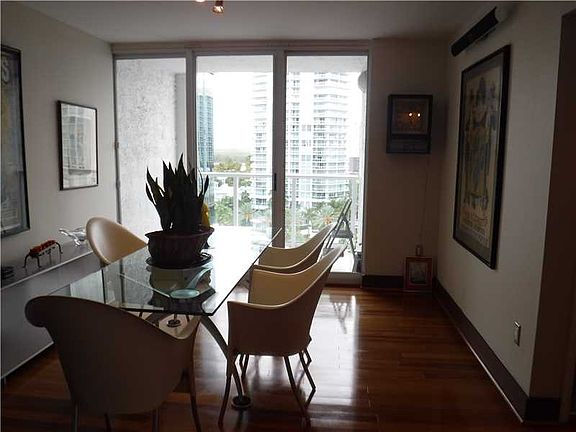 3rd image of 16445 Collins Ave APT 924