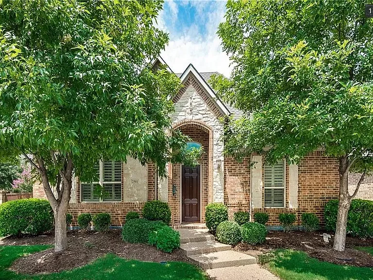 2501 Lady Viviane Ln — Photo 1