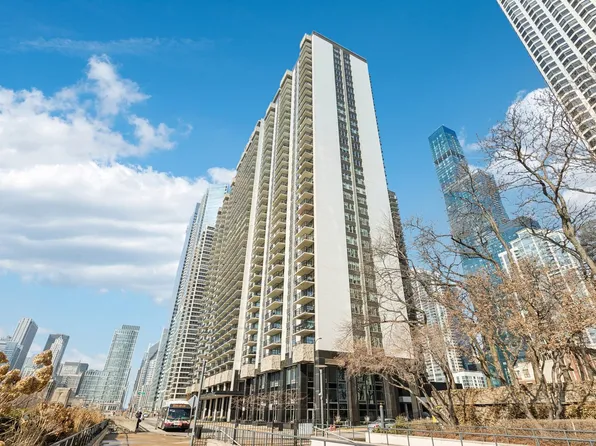 400 E Randolph St APT 3419, Chicago, IL 60601