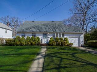 2105 2nd Ave, Merrick, NY 11566