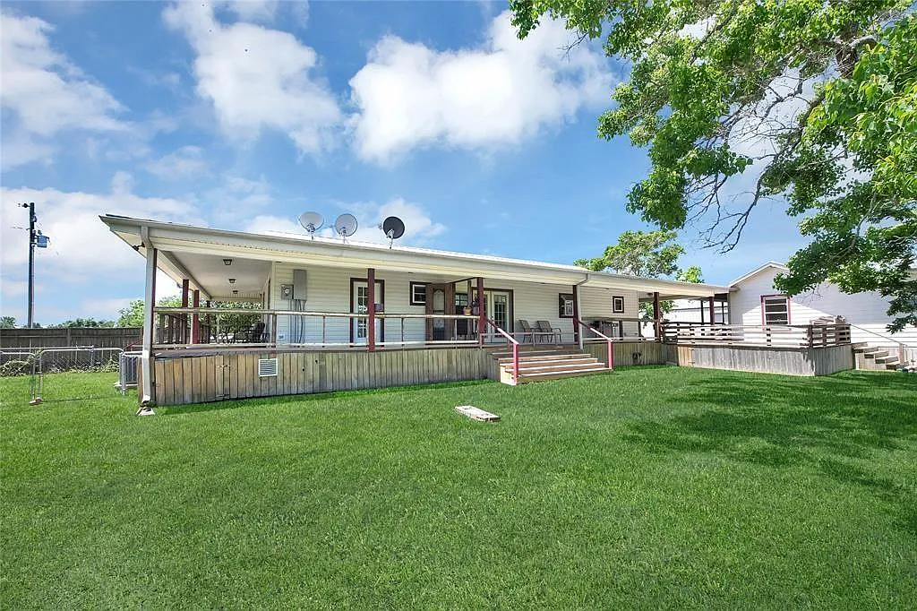 3 bed, 3.0 bath, 1248 sqft, $3,000 — Photo 2