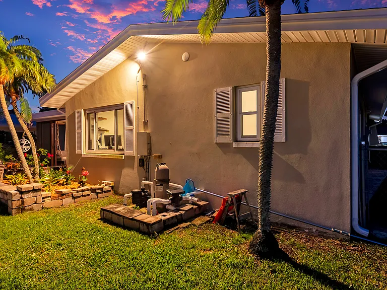 2420 Fairbanks Dr — Photo 18