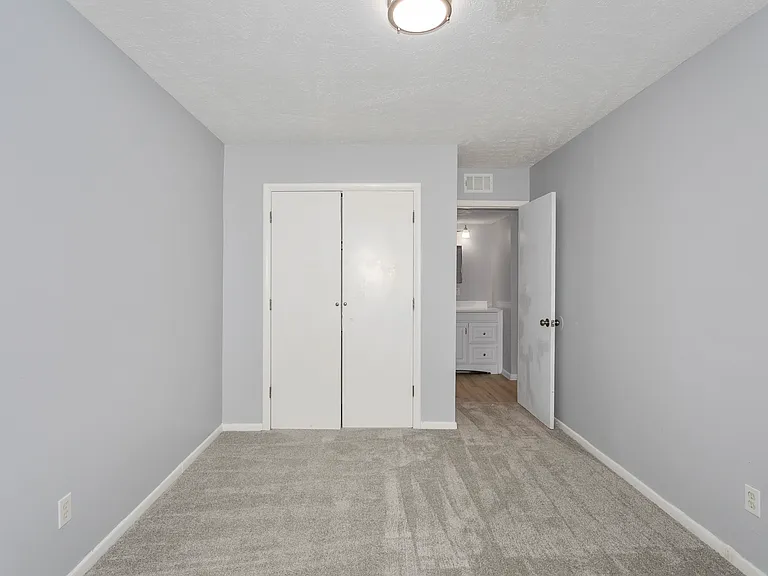 1733 W 24th St #15 — Photo 11