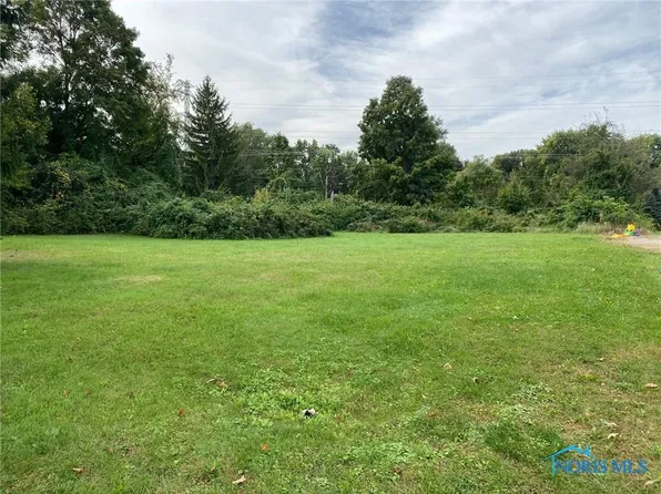 5 Stableside S, Ottawa Hills, OH 43615