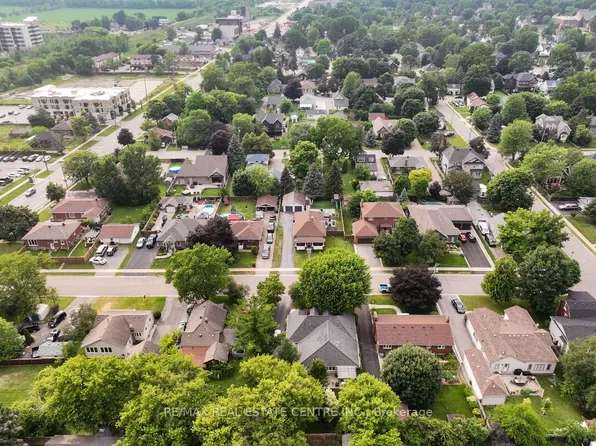 33 Miles St, Milton, ON L9T 1E5