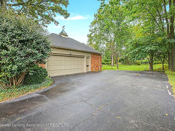 4th image of 935 Walbridge Dr