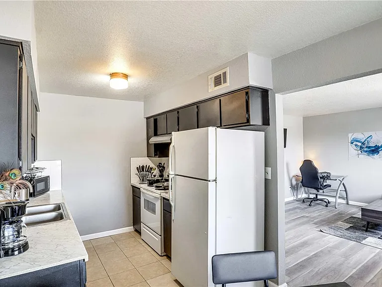 644 Swan Dr #1 — Photo 5