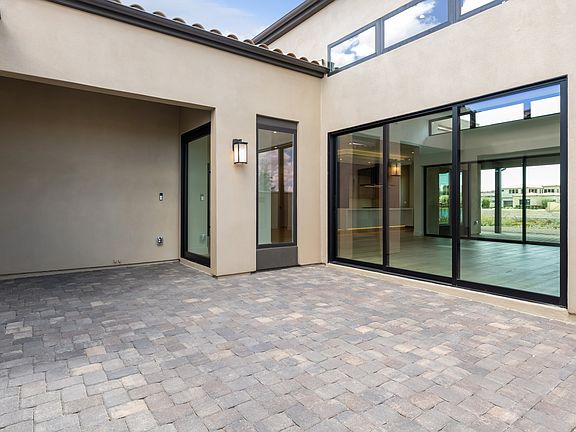 61 Bellissima Lago Court