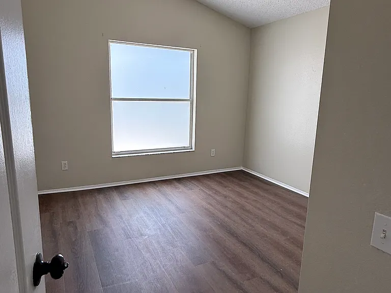 12508 Midpointe Dr — Photo 10
