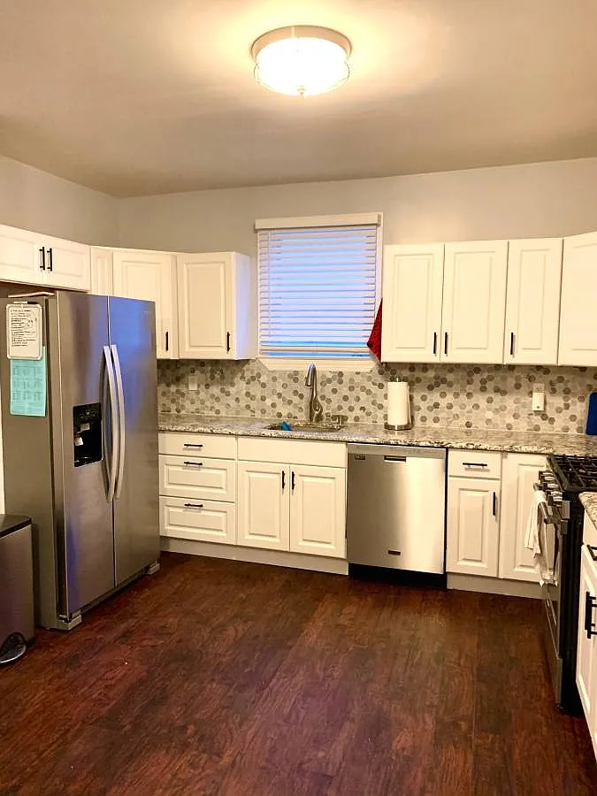 3 bed, 2000 sqft, $1,125 — Photo 2