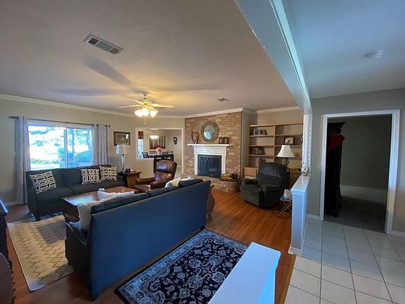 3rd image of 201 W Lakeshore Dr