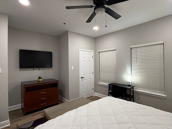 2nd image of 407 Peach St