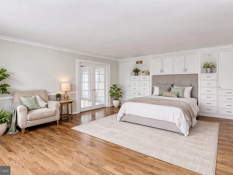 Make It Yours!

This 20' x 20' UNFURNISHED space gets great natural light and features French doors, a mini split, tinted windows, and a new sliding glass door.

This AI-staged photo is an example, the space is yours to style your way.