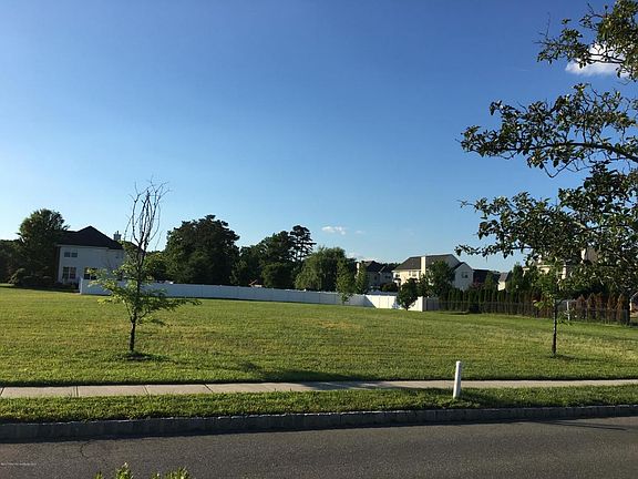 3rd image of 185 Jumping Brook Dr