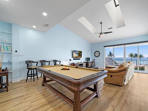 4th image of 311 N Surf Rd