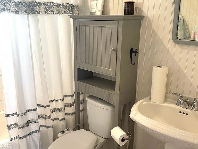 2411 W Woodlawn Ave — Photo 12