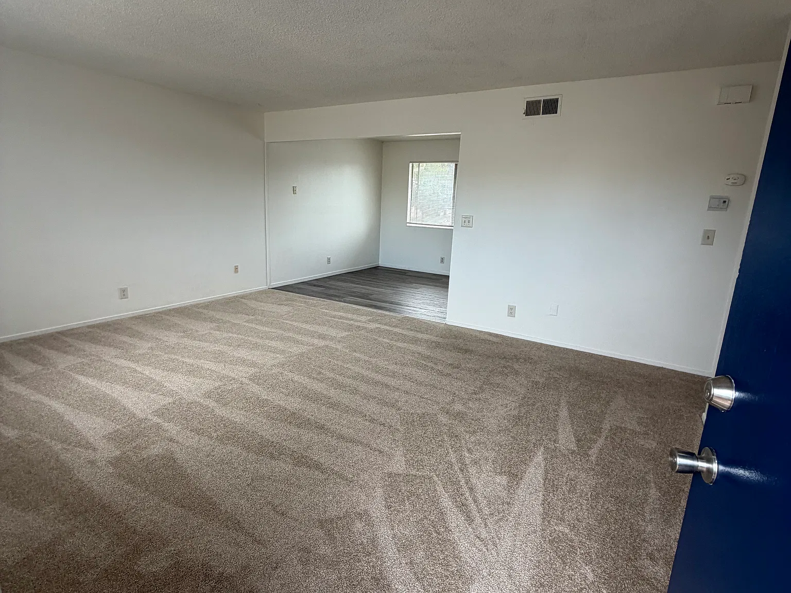 2 bed, 1100 sqft, $1,600 — Photo 2