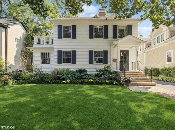 221 E Scranton Ave, Lake Bluff, IL 60044