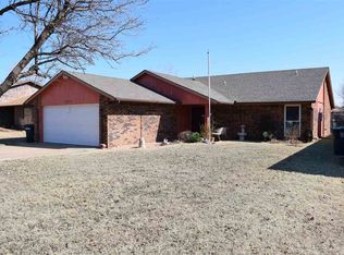 2621 Franklin Dr, Enid, OK 73703
