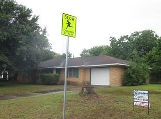 511 N West St, Weimar, TX 78962