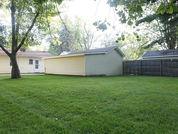 2nd image of 1374 Sherwood Ave