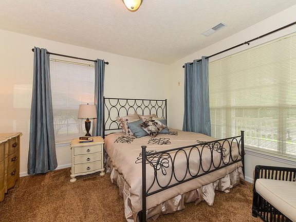 Master Bedroom 9FT Ceiling with Crown Moulding