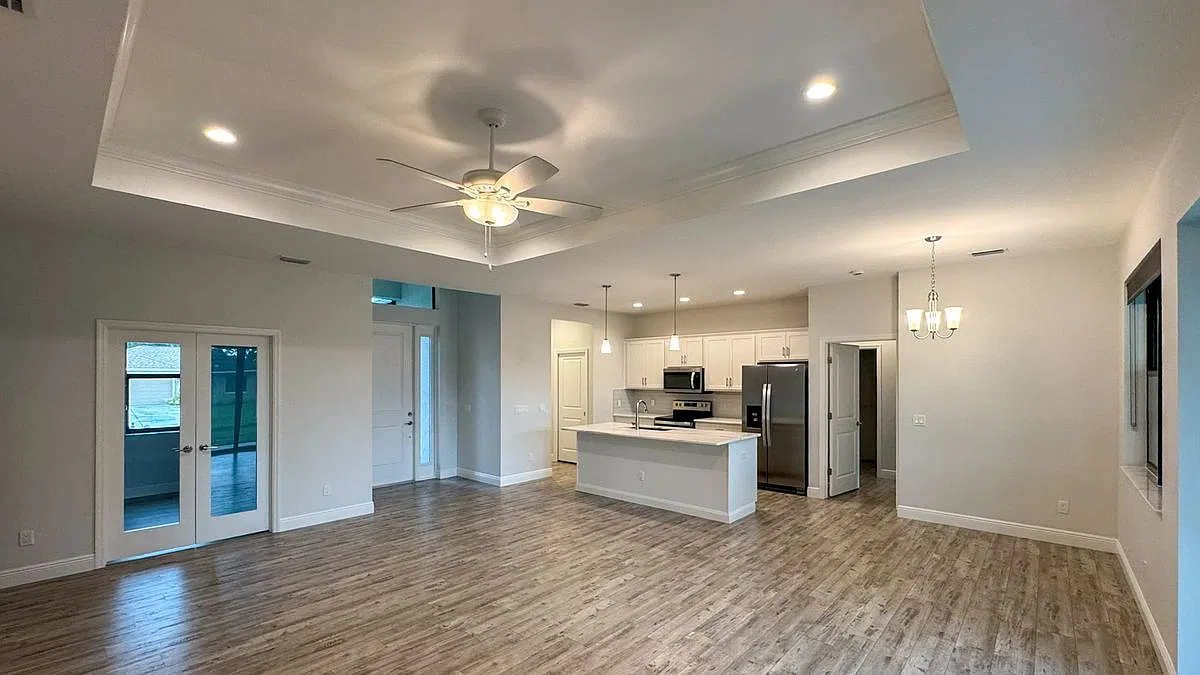 3 bed, 2.0 bath, 1683 sqft, $2,100 — Photo 2