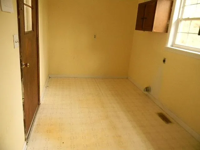 253 Ivanhoe Ln — Photo 3