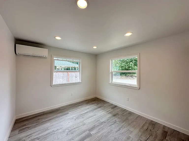 1743 SE Crawford Rd — Photo 15