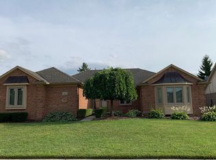 19892 Fairbrook Dr, Macomb, MI 48044