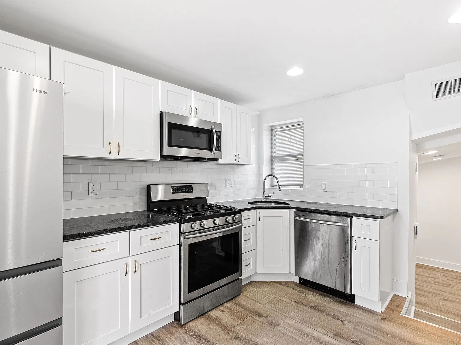 1 bed, 950 sqft, $1,250 — Photo 3