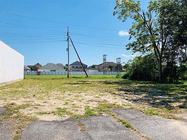1st image of 715 Hickory Ave