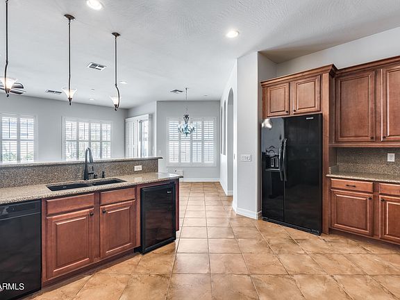 3rd image of 900 W ORCHARD Lane
