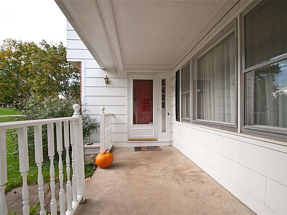 3rd image of 10 Dunmow Cres