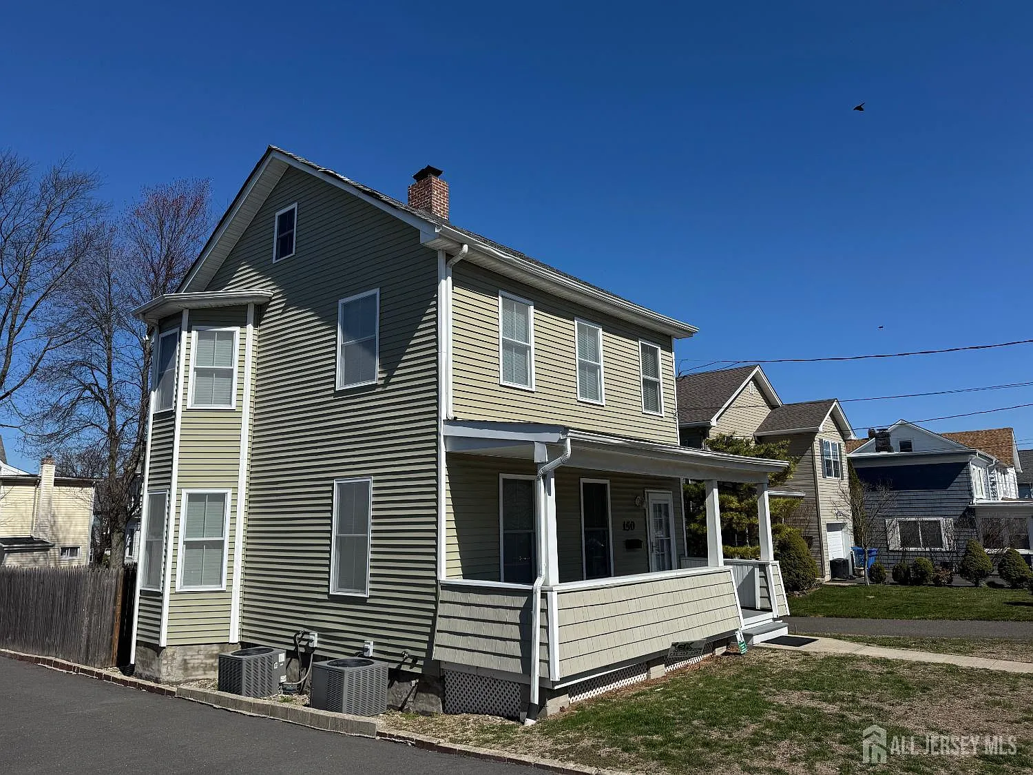 3 bed, 2.0 bath, 1570 sqft, $3,100 — Photo 2