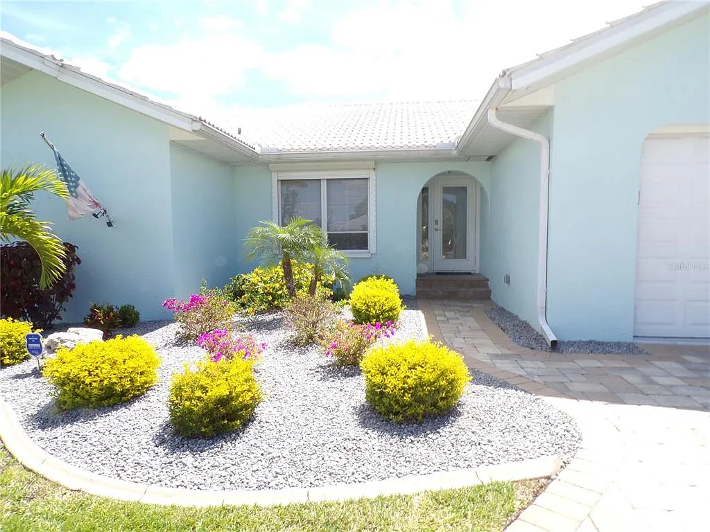 5 bed, 3.0 bath, 2615 sqft, $4,000 — Photo 2