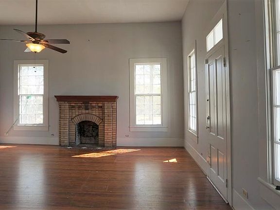 3rd image of 668 N Main St