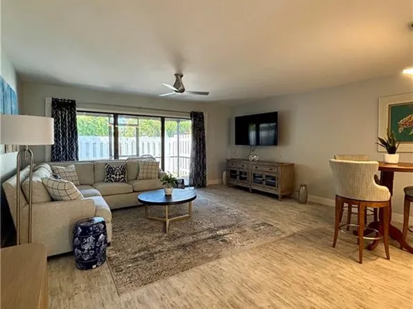 800 Meadowland Dr #26-4, Naples, FL 34108