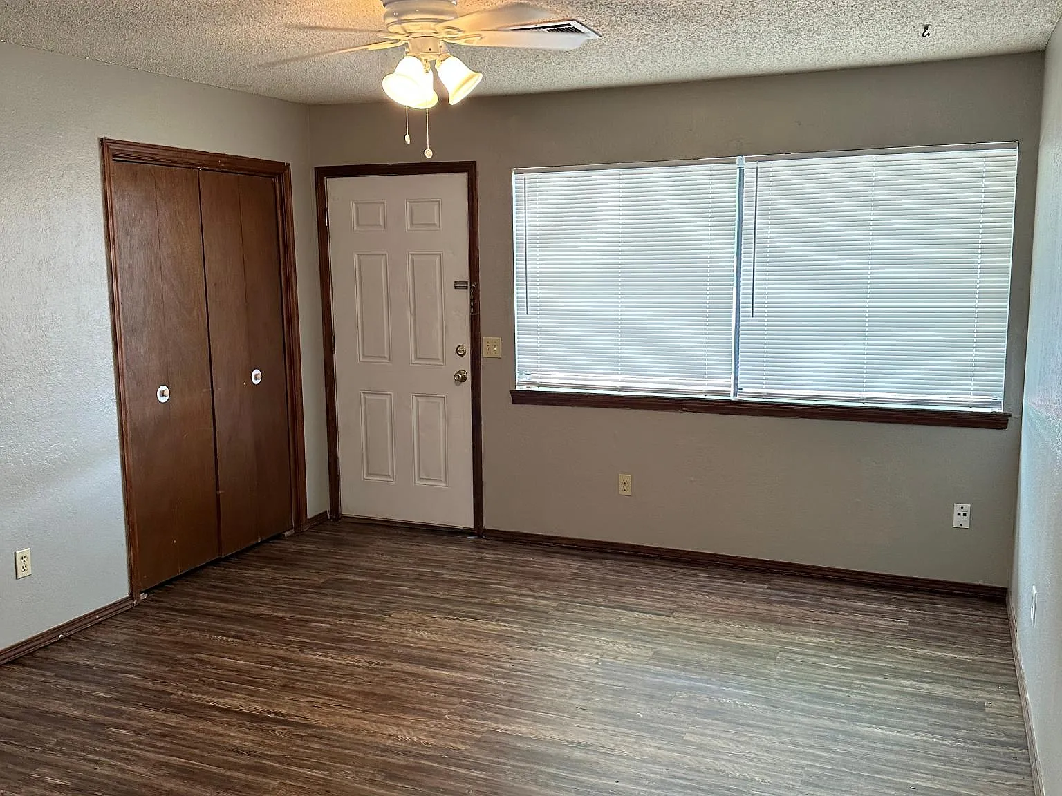 2 bed, 900 sqft, $750 — Photo 2