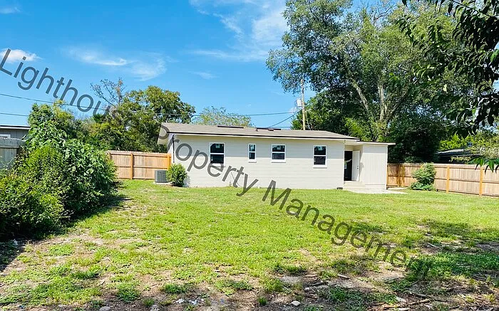 10520 Stone Rd — Photo 2