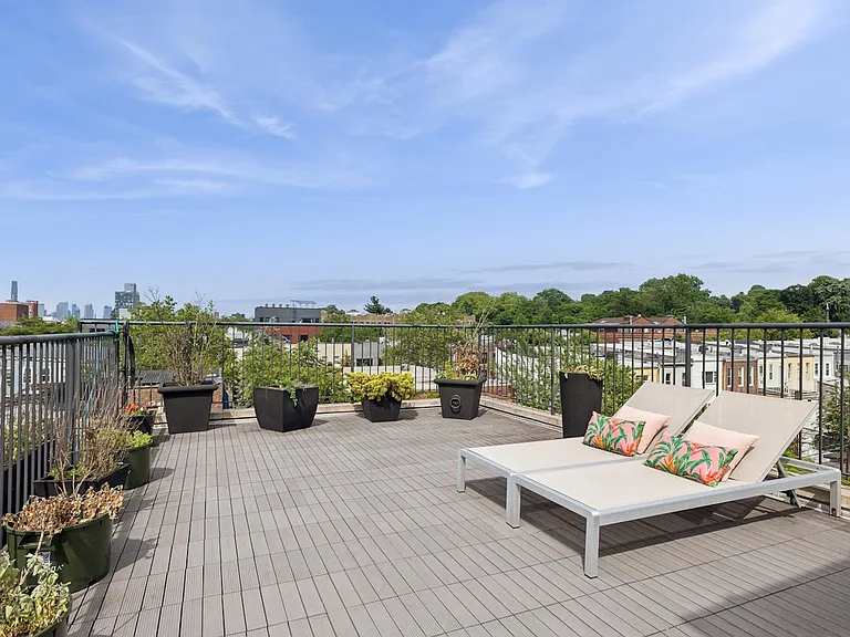 179 32nd St #3 — Photo 8