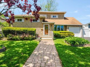 3176 Benjamin Rd, Oceanside, NY 11572