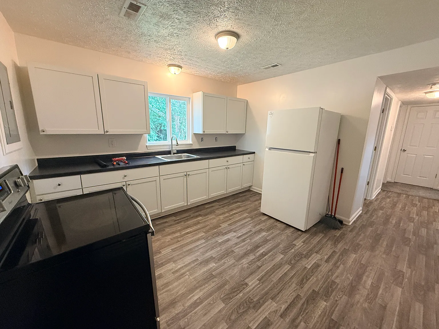 2 bed, 1000 sqft, $1,150 — Photo 2