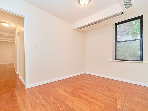 4th image of 631 W 207th St #1
