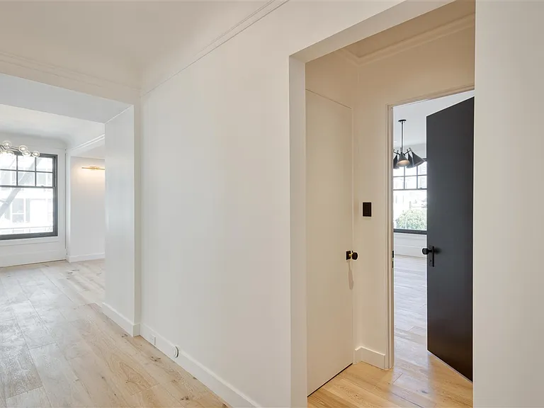 2145 Franklin St #4 — Photo 15