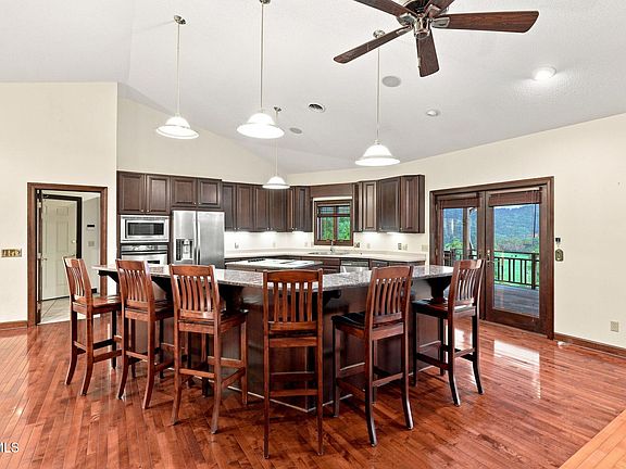 5th image of 961 Pemberton Rd