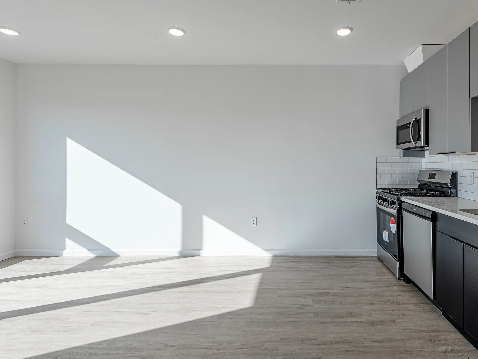 2 bed, 840 sqft, $2,350 — Photo 4