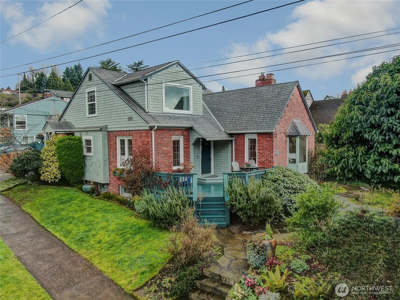 8602 Fauntleroy Way SW photo 1
