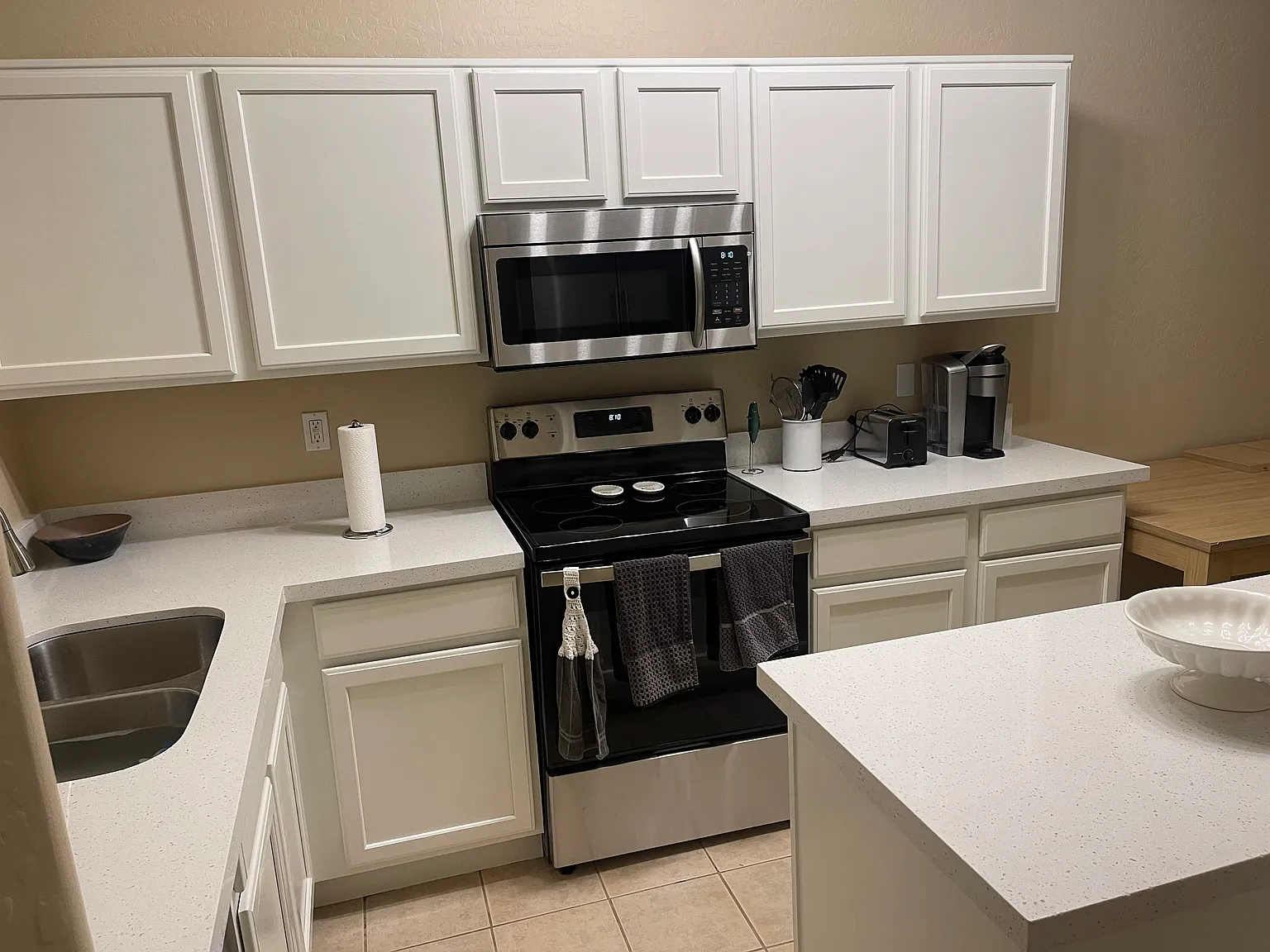 3 bed, 2.5 bath, 1744 sqft, $2,900 — Photo 2
