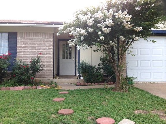 3rd image of 1803 Easton Dr